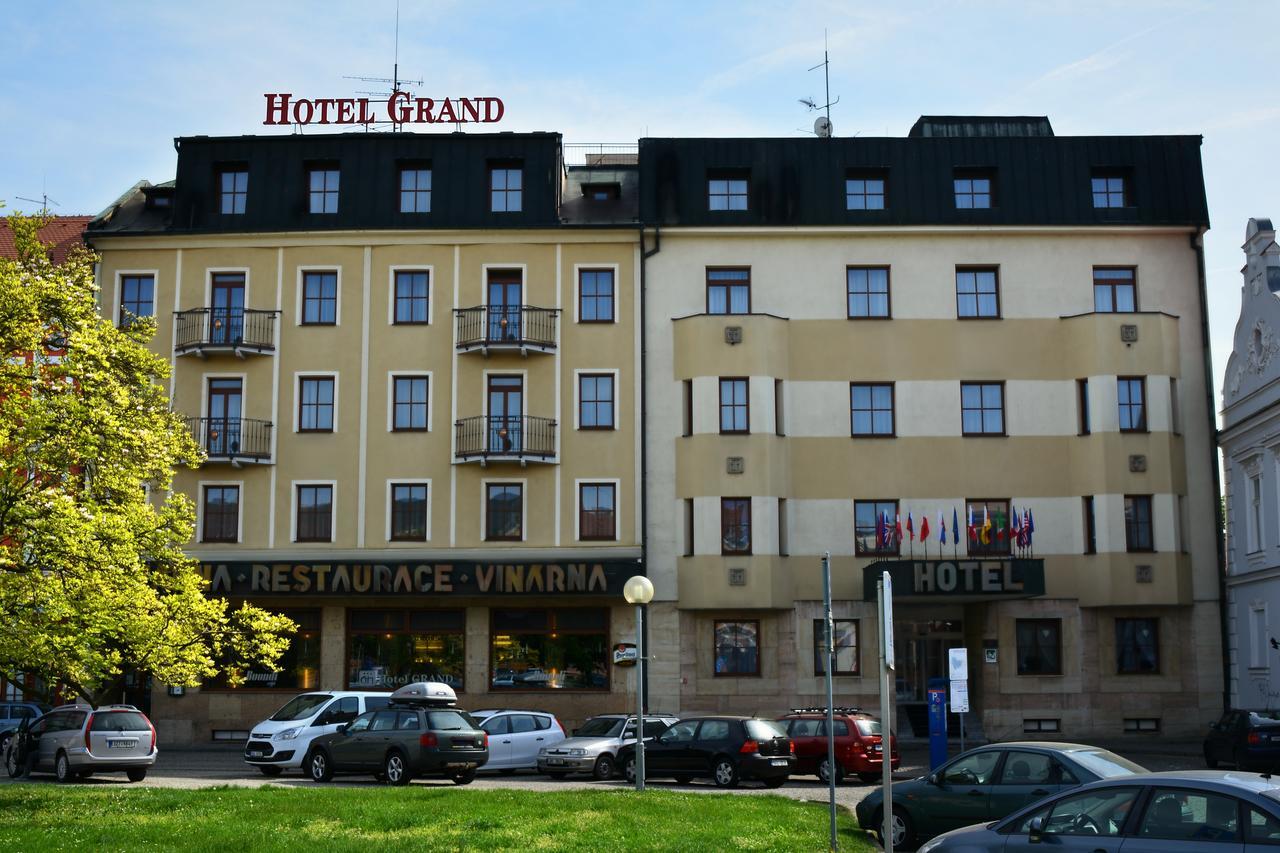 Hotel Grand อูแฮร์สแก ฮราดิชเก ภายนอก รูปภาพ