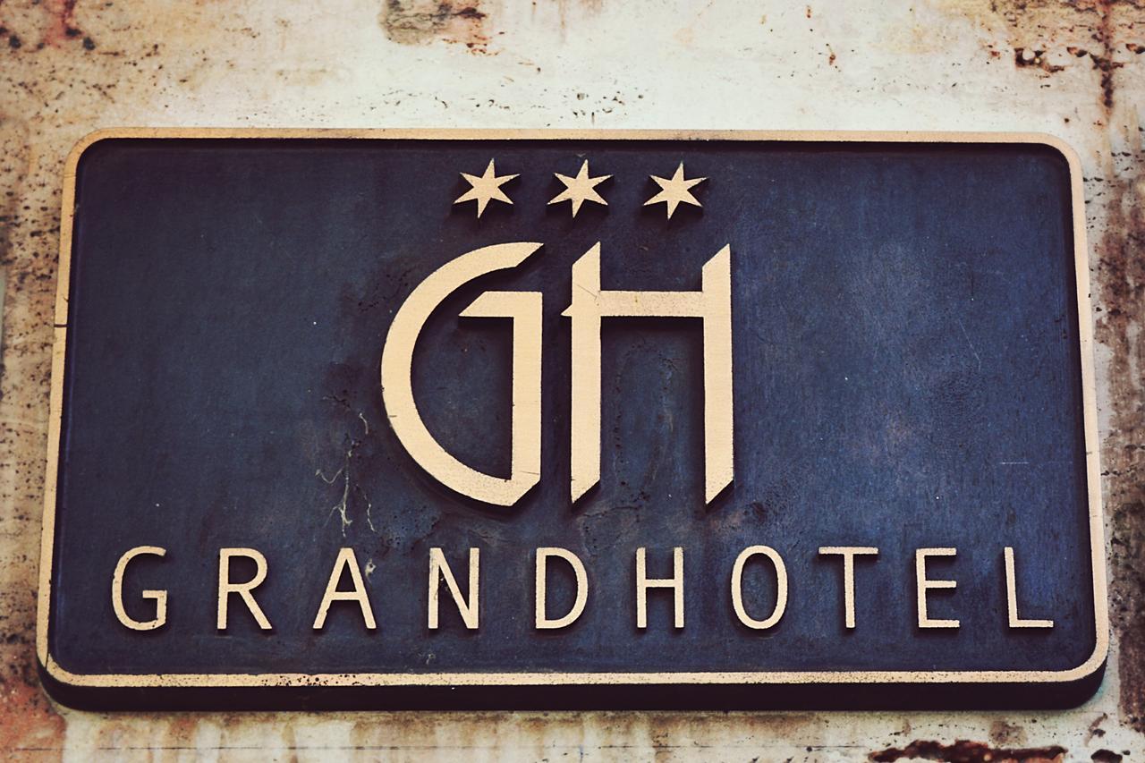 Hotel Grand อูแฮร์สแก ฮราดิชเก ภายนอก รูปภาพ