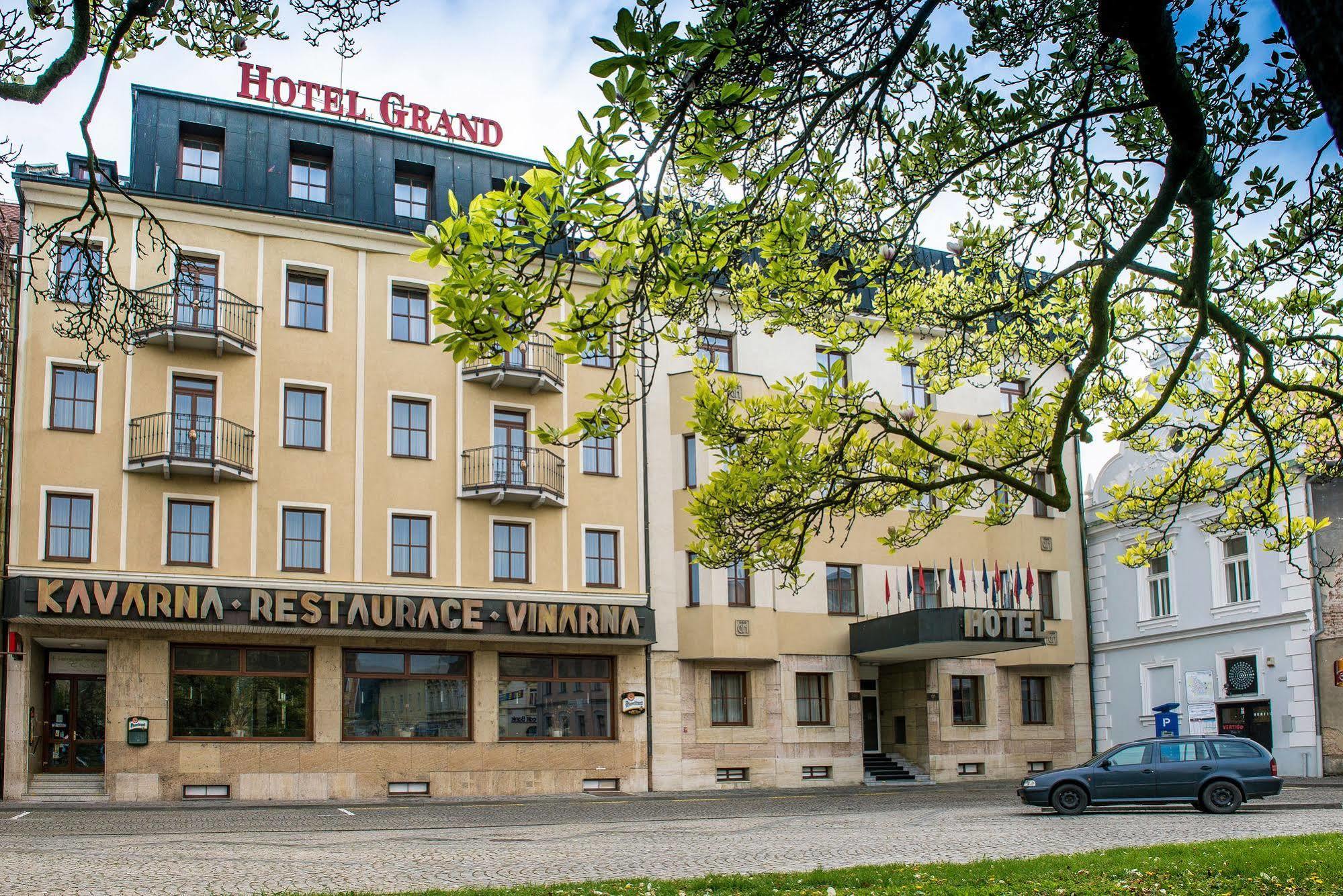 Hotel Grand อูแฮร์สแก ฮราดิชเก ภายนอก รูปภาพ