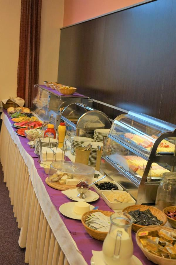 Hotel Grand อูแฮร์สแก ฮราดิชเก ภายนอก รูปภาพ